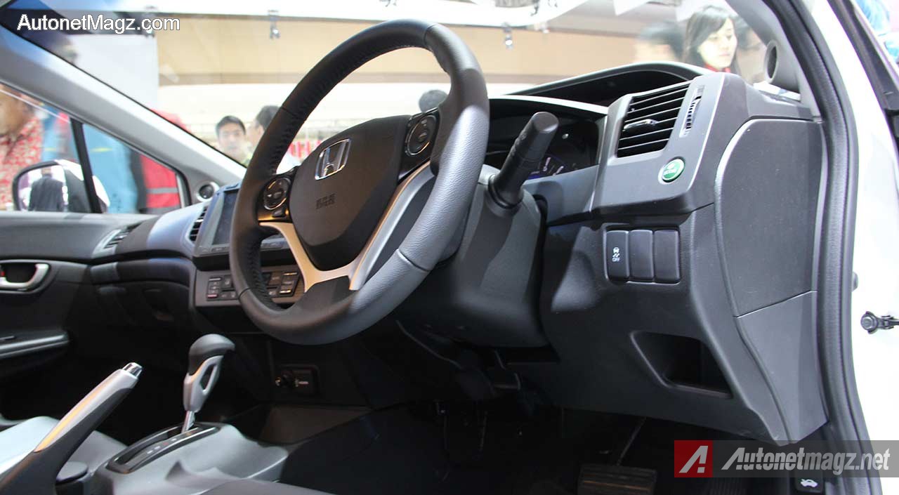 Honda, Honda-Civic-Facelift-2014-Interior: Honda Civic Facelift 2014 Diluncurkan di IIMS 2014