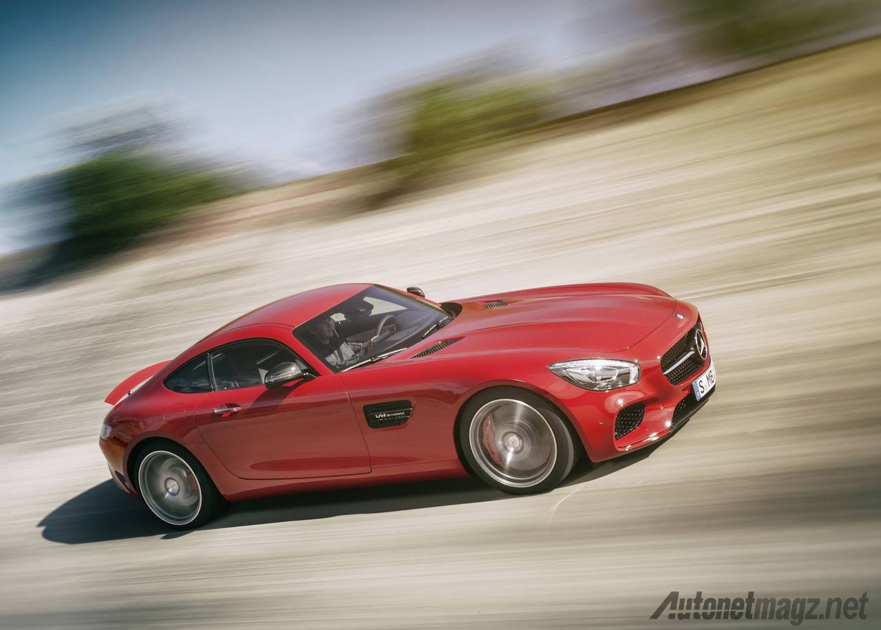 Berita, Mercedes Benz AMG GT Rolling Shot Side: Mercedes-Benz AMG GT Hadir Menebar Ancaman
