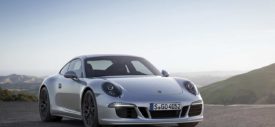 2015-Porsche-911-GTS-Rear-Muffler-Design