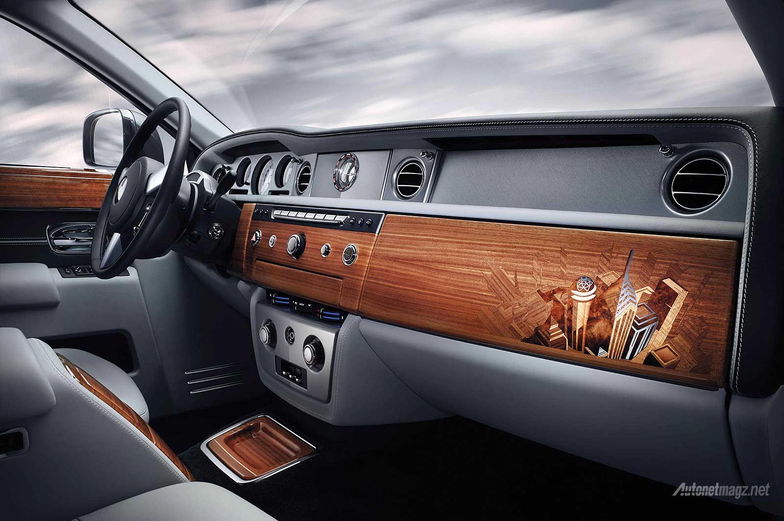 Berita, Interior kabin dashboard mobil paling mahal di dunia Rolls-Royce Phantom Metropolitan: Rolls-Royce Phantom Metropolitan Collection Hanya Dibuat 20 Unit!