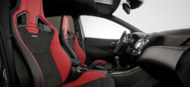Interior mobil konsep Nissan Pulsar Nismo 2015
