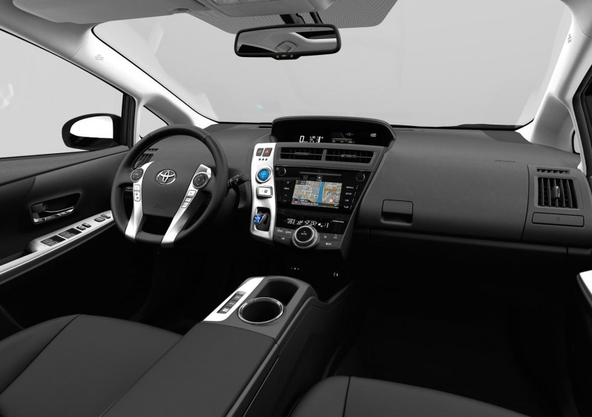 International, Toyota Prius V Facelift 2015 Interior: Toyota Prius V Facelift 2015 Kini Memiliki Desain Keen Look!
