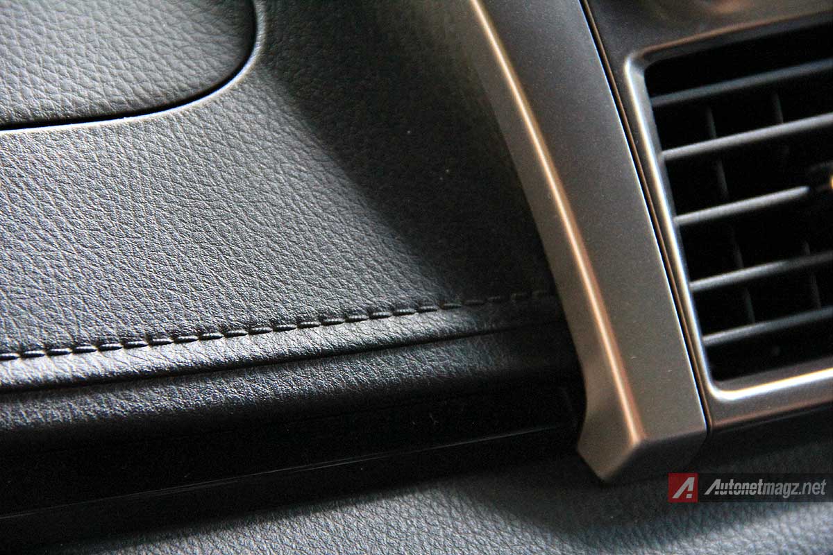 Review, Gambar foto detail bahan interior dashboard Toyota Yaris detil seperti kulit: Review dan Test Drive Toyota Yaris S TRD Sportivo 2014 oleh AutonetMagz with Video