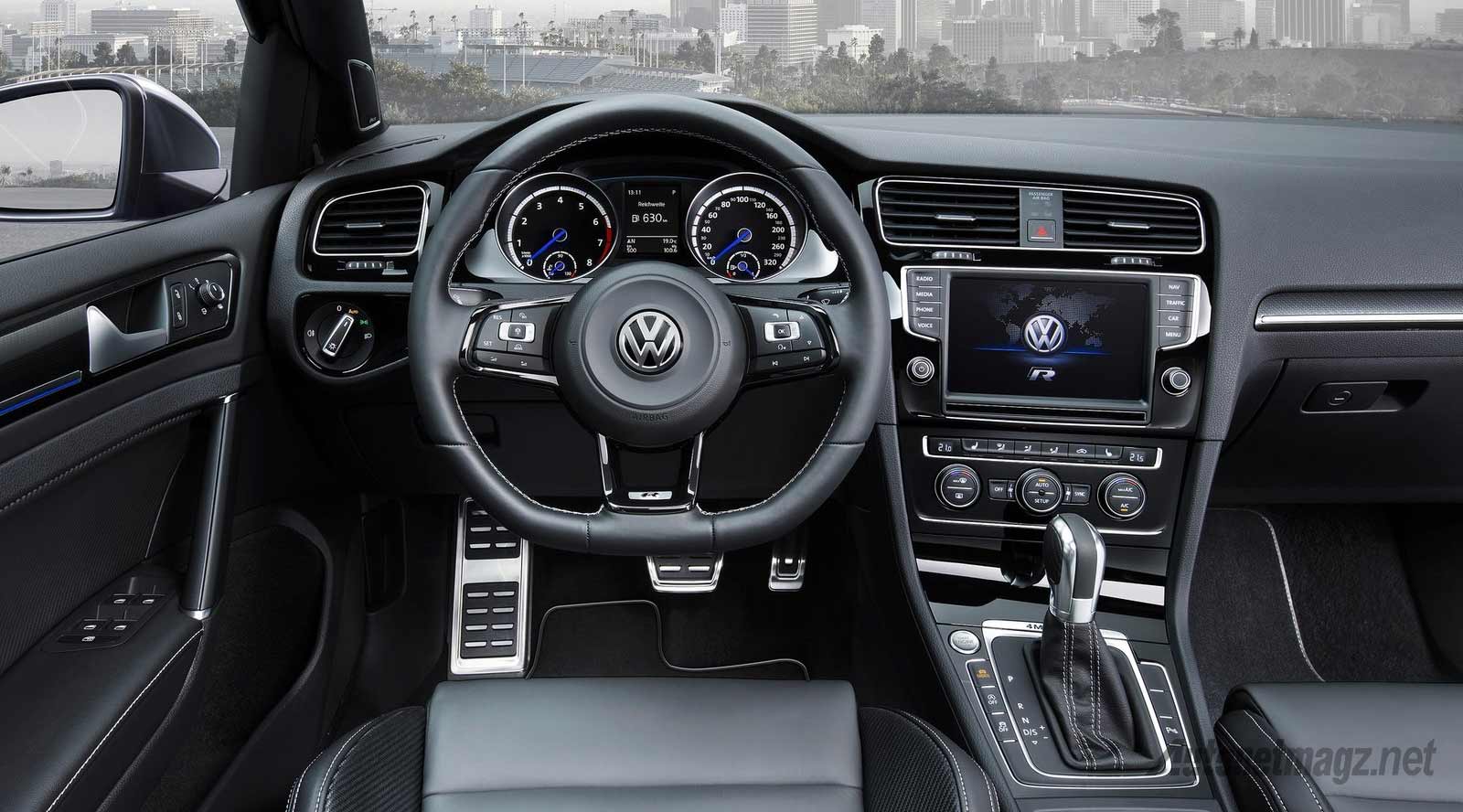 Berita, Interior-VW-Golf-R-Variant: VW Golf R Variant, Mobil Keluarga yang Bisa Lari Kencang