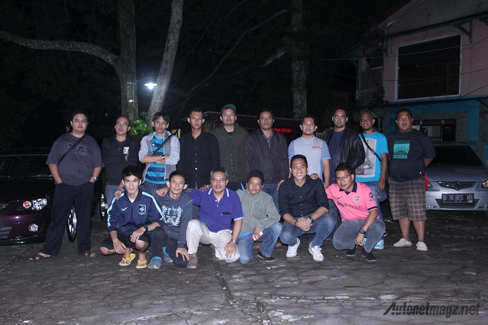 Klub dan Komunitas, Foto-Bersama-Member-TPCI: Komunitas Proton Persona Jelajahi Puncak di Tengah Kegelapan Malam