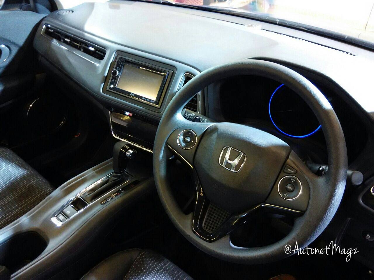Berita, Interior-Honda-HR-V-Indonesia: Harga Resmi Honda HR-V Sudah Diumumkan, Mulai 243 Juta!