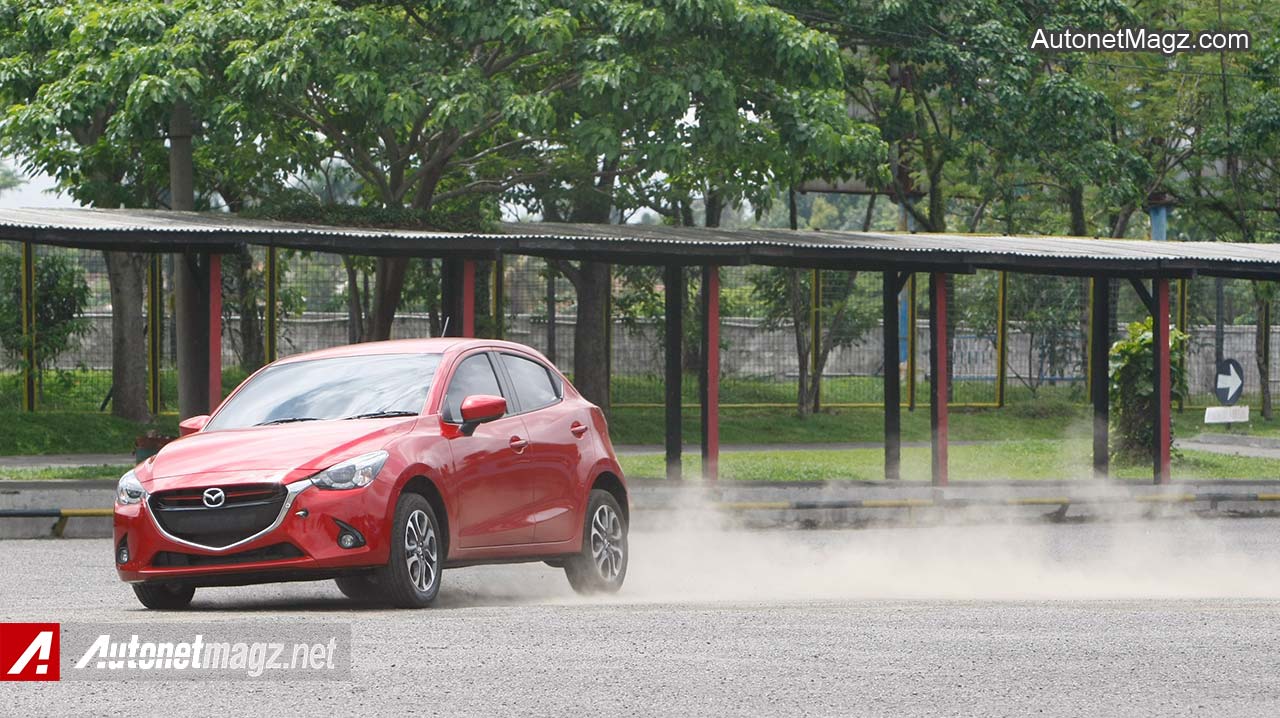 Mazda, Mazda-2-SkyActiv-Drifting: Test Drive Mazda2 SkyActiv Transmisi Manual di Sirkuit Sentul