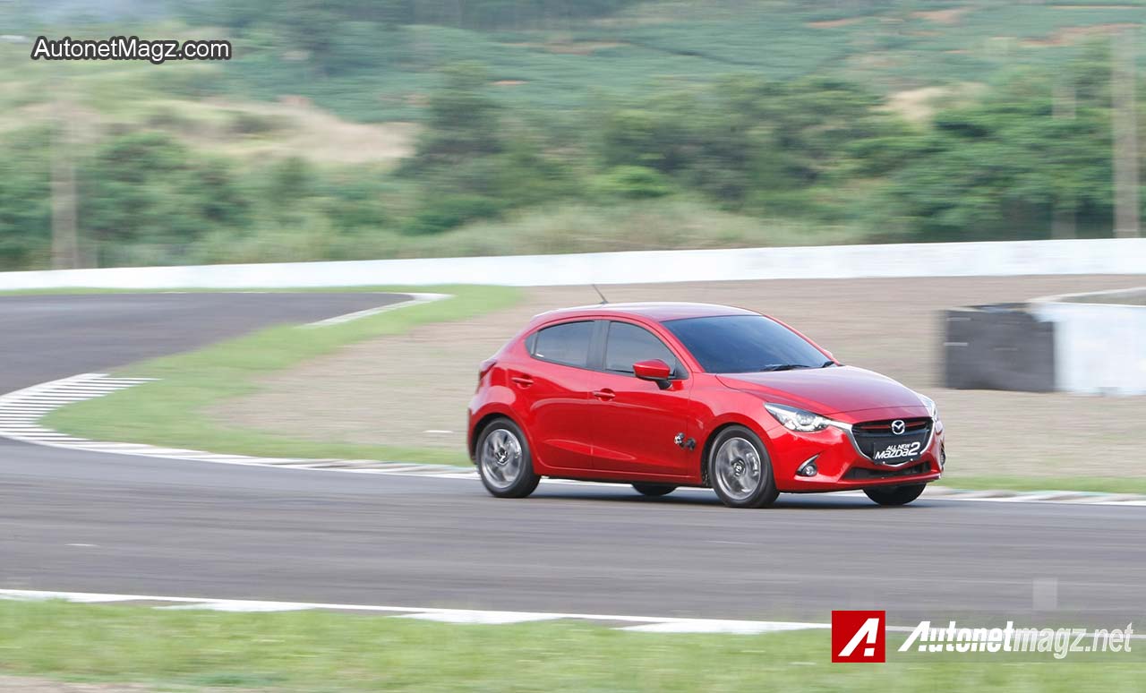 Mazda, Mazda-2-SkyActiv-On-Sentul-Circuit-Track: Test Drive Mazda2 SkyActiv Transmisi Manual di Sirkuit Sentul