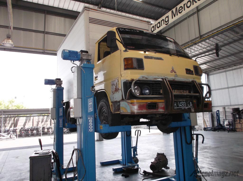 Berita, Perbaikan-truk-mitsubishi: Mitsubishi Berikan Perawatan dan Program Servis Khusus Mobil Niaga