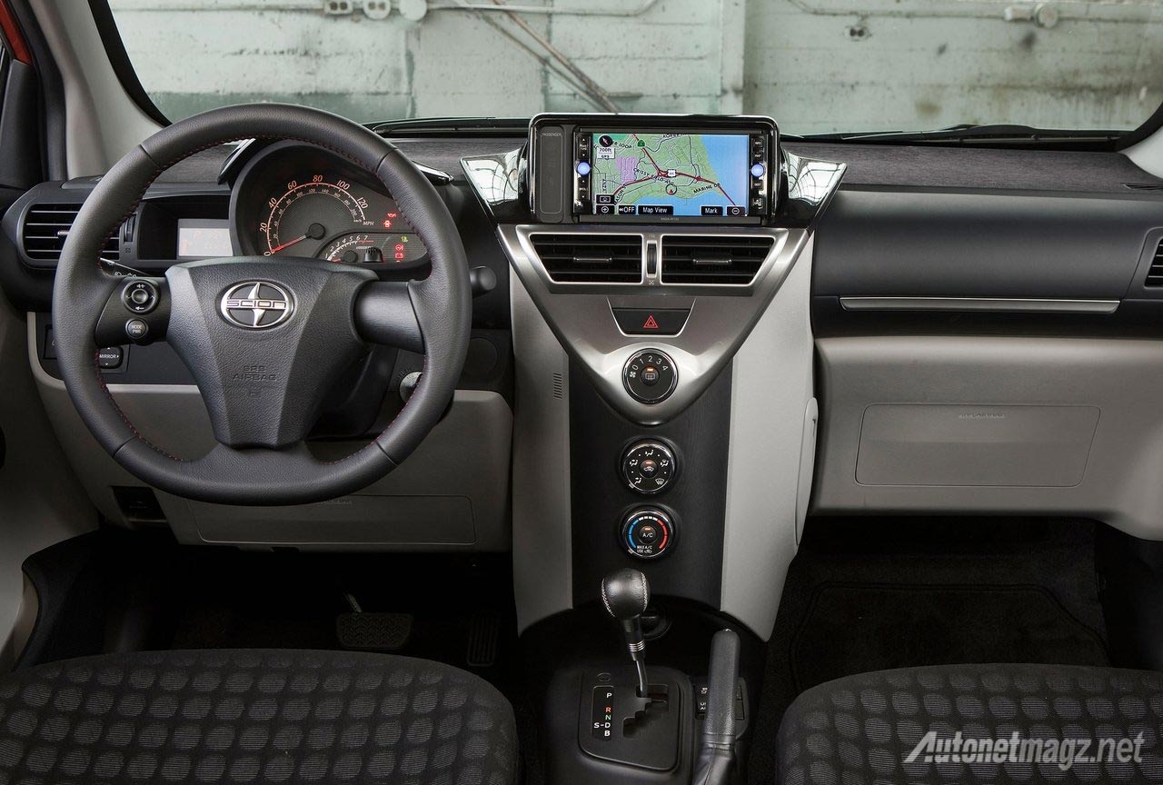 Berita, Interior-Scion-iQ: Tidak Laku, Toyota Akan Stop Produksi City Car Scion iQ