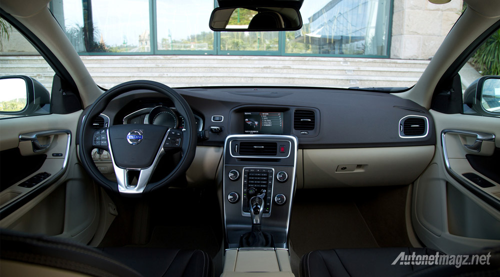 Berita, Interior-Volvo-S60L: Volvo Siap Ekspor Mobil dari Pabriknya di China