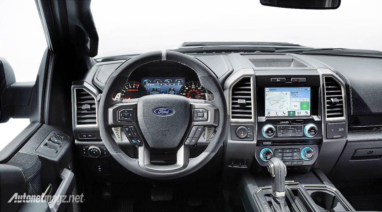 Mobil Baru, Interior dashboard Ford Raptor F120 double cabin truck: Ford F-150 Raptor 2017 Makin Besar, Gagah dan Ganas