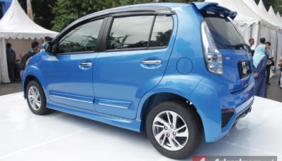 First Impression Review Daihatsu Sirion Facelift 2015 oleh AutonetMagz First Impression Review Daihatsu Sirion Facelift 2015 oleh AutonetMagz