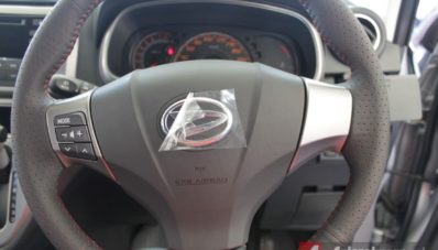 First Impression Review Daihatsu Sirion Facelift 2015 oleh AutonetMagz First Impression Review Daihatsu Sirion Facelift 2015 oleh AutonetMagz
