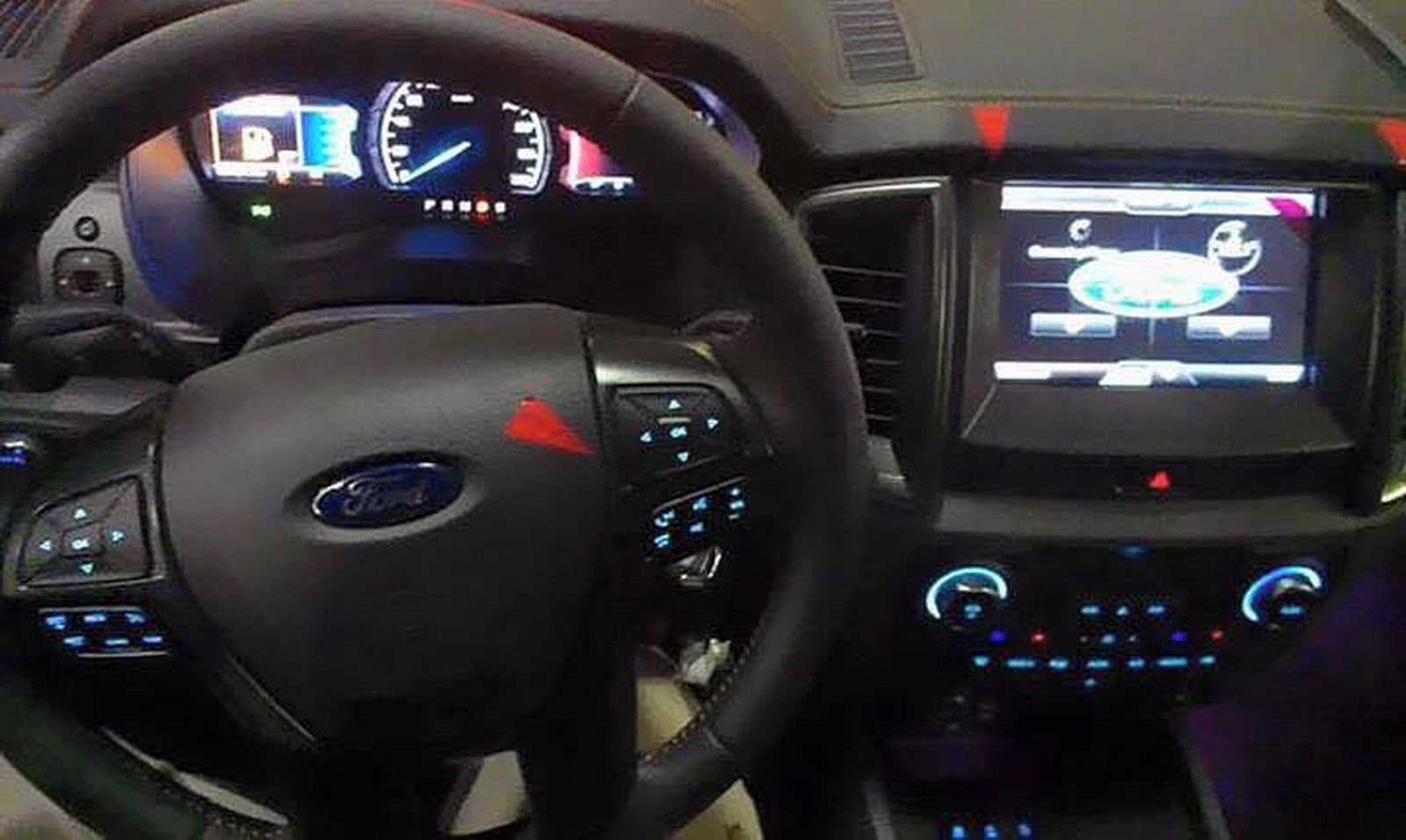 Berita, Interior Ford Ranger 2015: Kali Ini Foto Interior dan Fitur Ford Ranger 2015 Bocor!