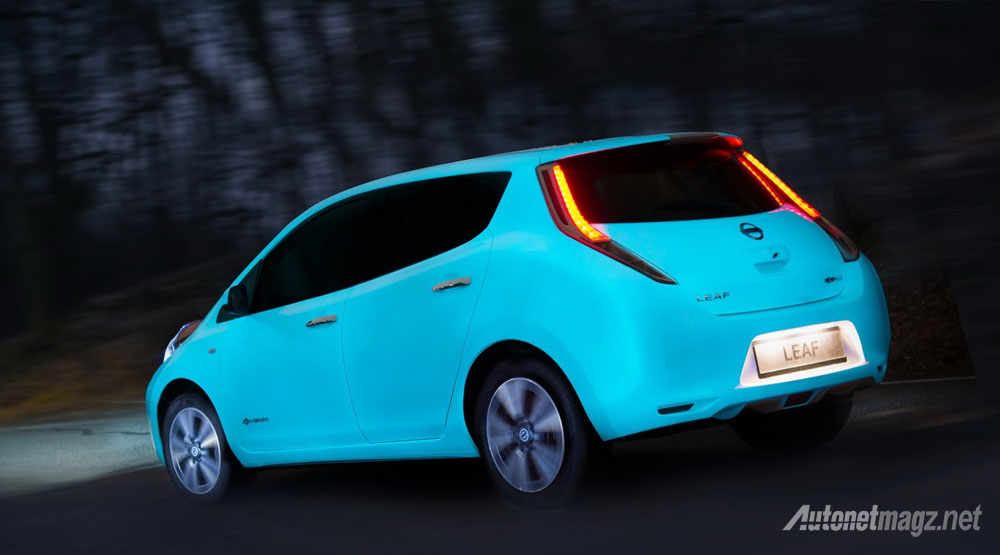 Berita, cat-teknologi-tinggi-nissan-leaf: Wow, Nissan Membuat Cat Jenis Baru yang Bisa Menyala Dalam Kegelapan