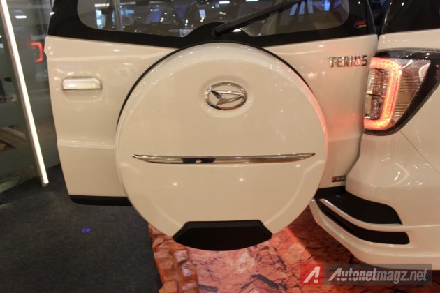 Berita, 2015-Daihatsu Terios-Cover-Ban Serep: First Impression Review Daihatsu Terios Facelift 2015 oleh AutonetMagz