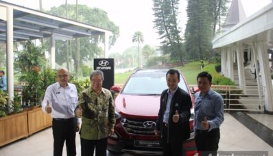 Hyundai Santa Fe 2015 DSpec Dan 2015 Hyundai Grand Avega Diperkenalkan, Apa Saja Perbedaannya? Hyundai Santa Fe 2015 DSpec Dan 2015 Hyundai Grand Avega Diperkenalkan, Apa Saja Perbedaannya?