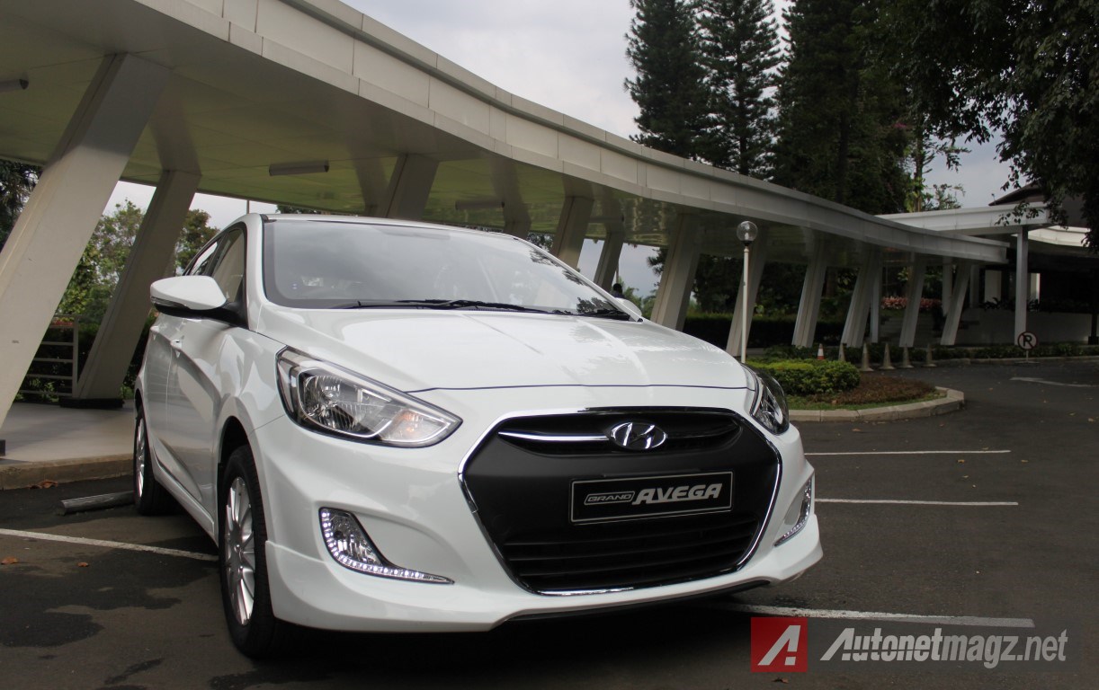 Berita, 2015-Hyundai-Grand-Avega-GL: Hyundai Santa Fe 2015 DSpec Dan 2015 Hyundai Grand Avega Diperkenalkan, Apa Saja Perbedaannya?