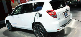 Toyota RAV 4 electric EV 2015