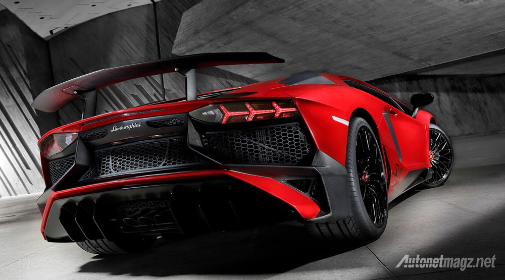 Berita, Lamborghini-Aventador-SV-belakang-jpg: Tak Sampai 10 Tahun, Lamborghini Beberkan Versi SuperVeloce dari Aventador