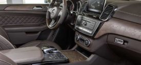 Mercedes-Benz-GLE-2016-Interior