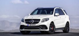 Mercedes-Benz-GLE-2016-Black-and-White-Interior