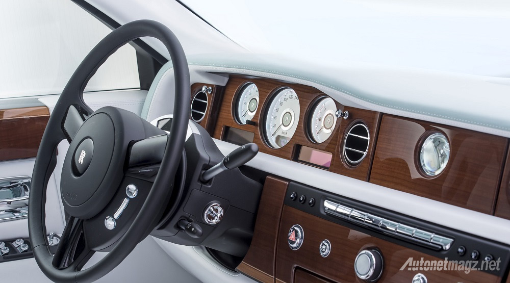 Berita, dasbor-Rolls-Royce-Serenity: Sambutlah Rolls-Royce Serenity Concept dengan Interior Berbahan Kain Sutra!