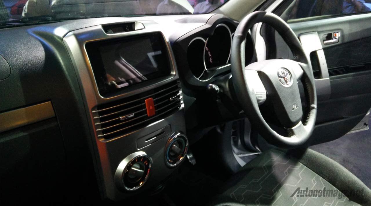 Merek Mobil, foto-interior-toyota-rush: Mengapa New Toyota Rush Facelift Disebut Medium SUV?