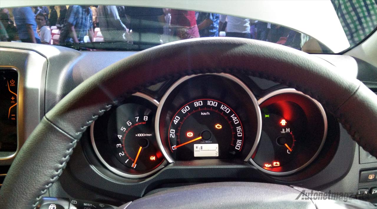 Mobil Baru, panel-instrumen-toyota-rush-facelift: First Impression Review Toyota Rush Facelift 2015 oleh AutonetMagz