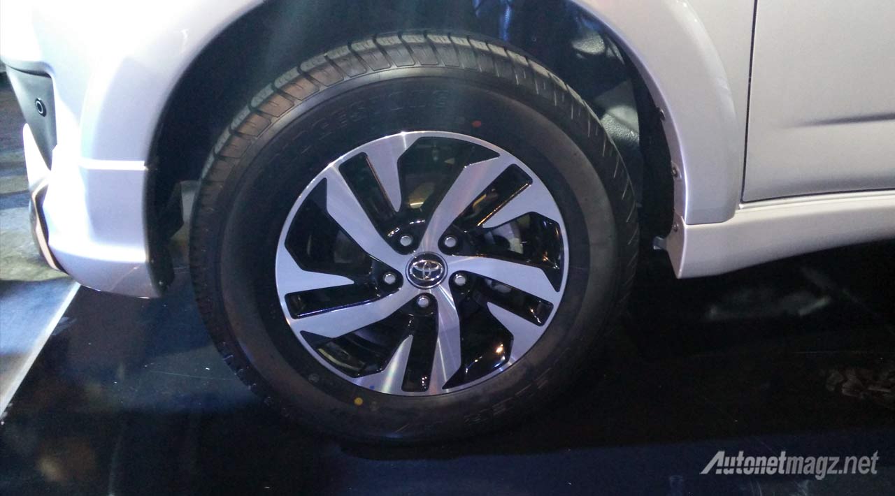 Mobil Baru, pelek-toyota-rush-facelift: First Impression Review Toyota Rush Facelift 2015 oleh AutonetMagz