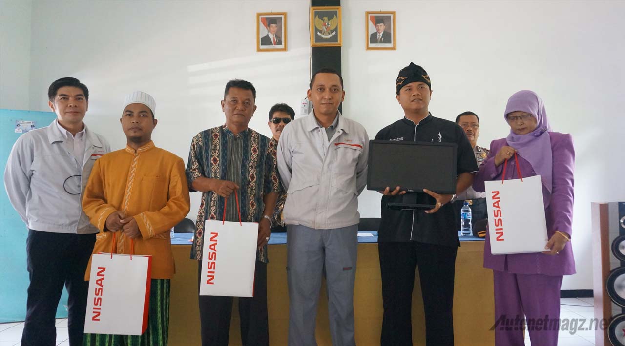 Berita, program-sumbangan-komputer-nissan-datsun: Nissan Motor Indonesia Sumbangkan Komputer ke 26 Sekolah untuk Sokong Pendidikan