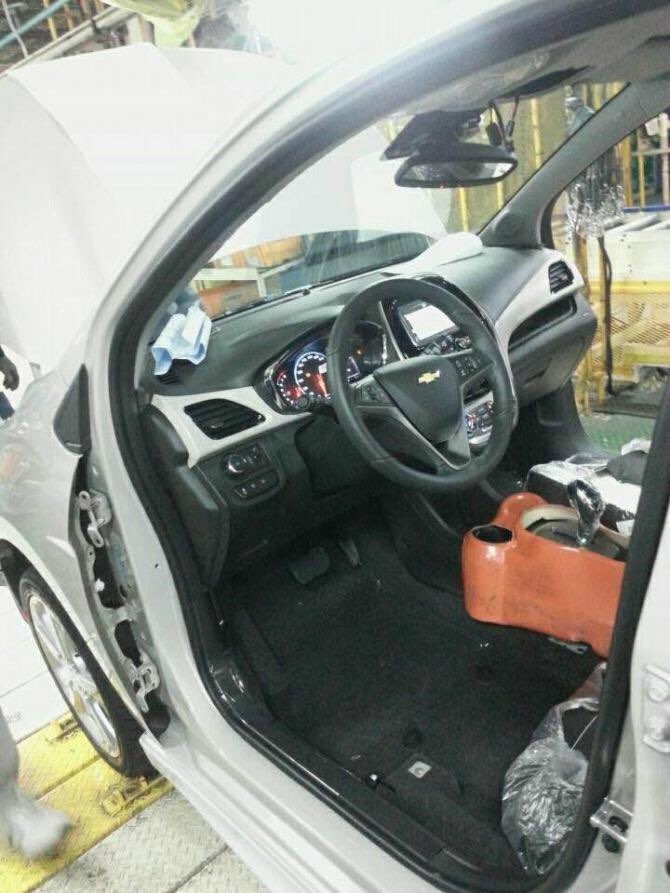 Berita, spy-shot-interior-chevrolet-spark: Foto Interior Chevrolet Spark 2015 Bocor, Bagaimana Menurutmu?