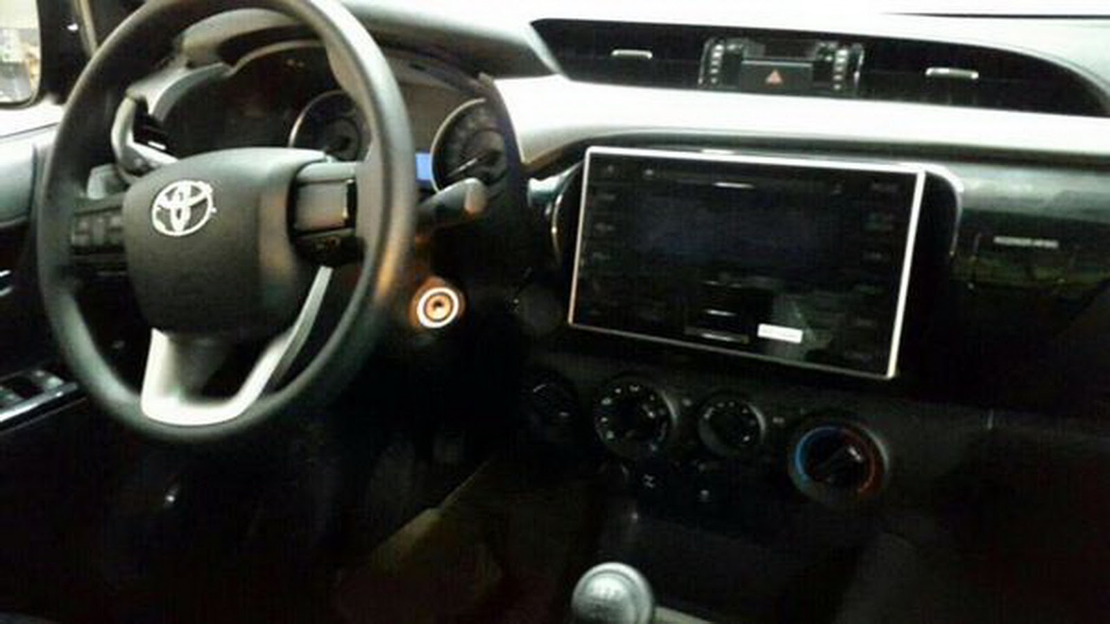 Berita, Interior Toyota Hilux baru: Terlihat Sudah Sosok Utuh Toyota Hilux Tanpa Penyamaran Sedikit Pun!