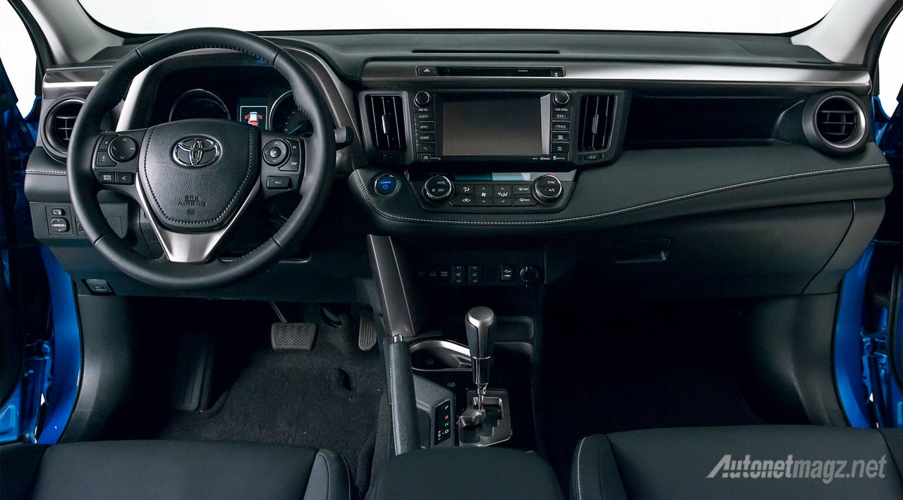Berita, interior-Toyota-RAV4-facelift: Toyota RAV4 Facelift Sudah Meluncur, Indonesia Kapan Nih?