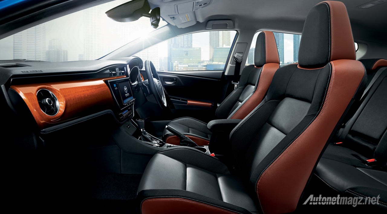 Berita, interior-toyota-auris-hitam-coklat: Toyota Auris Facelift Akhirnya Dapat Mesin Turbo dan Paket Fitur Safety
