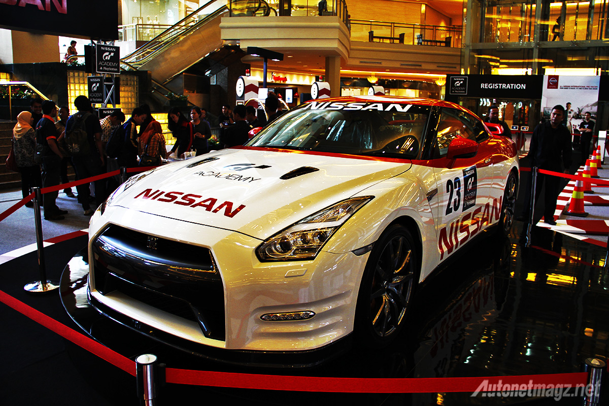 Berita, nissan-gtr: Nissan GT Academy Resmi Dibuka, Saatnya Kamu Taklukkan Silverstone!