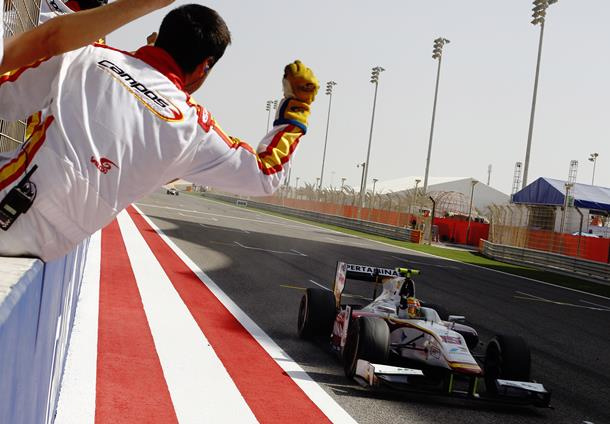 Berita, race-gp2-bahrain: Indonesia Juara : Rio Haryanto Finish Posisi Pertama GP2 Bahrain!