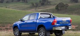 toyota-hilux-2015-silver