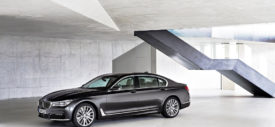 BMW-7-Series-G11-2016-display-key
