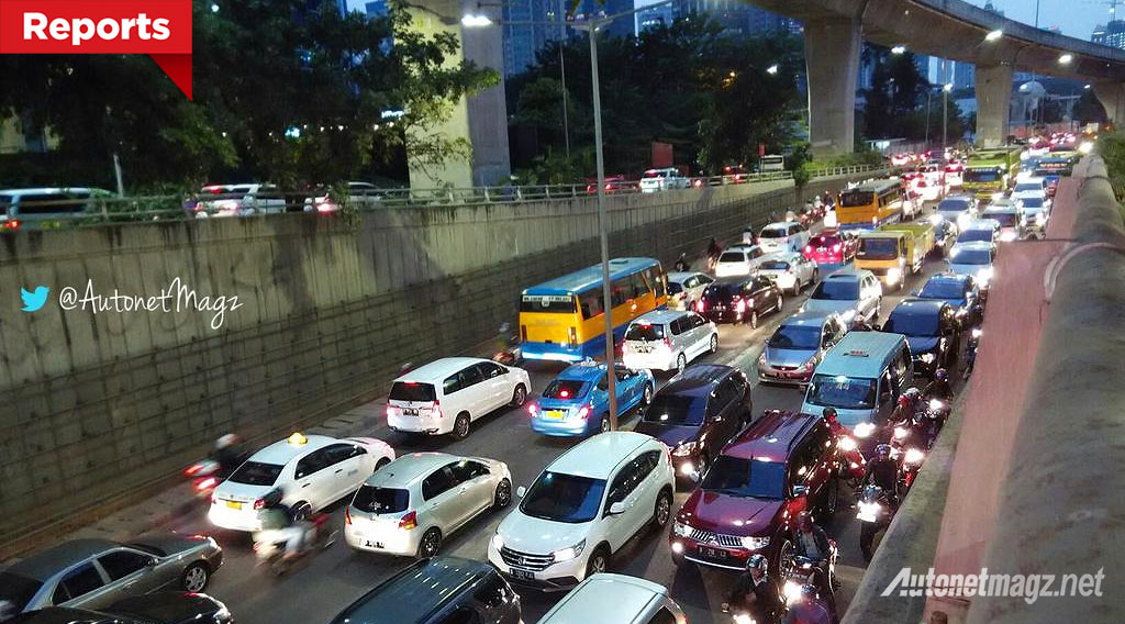 Nasional, Macet Jakarta di daerah underpass Kasablanka: Guys, Jakarta Macet Itu Karena Kalian Terlalu Sering Menginjak Rem!
