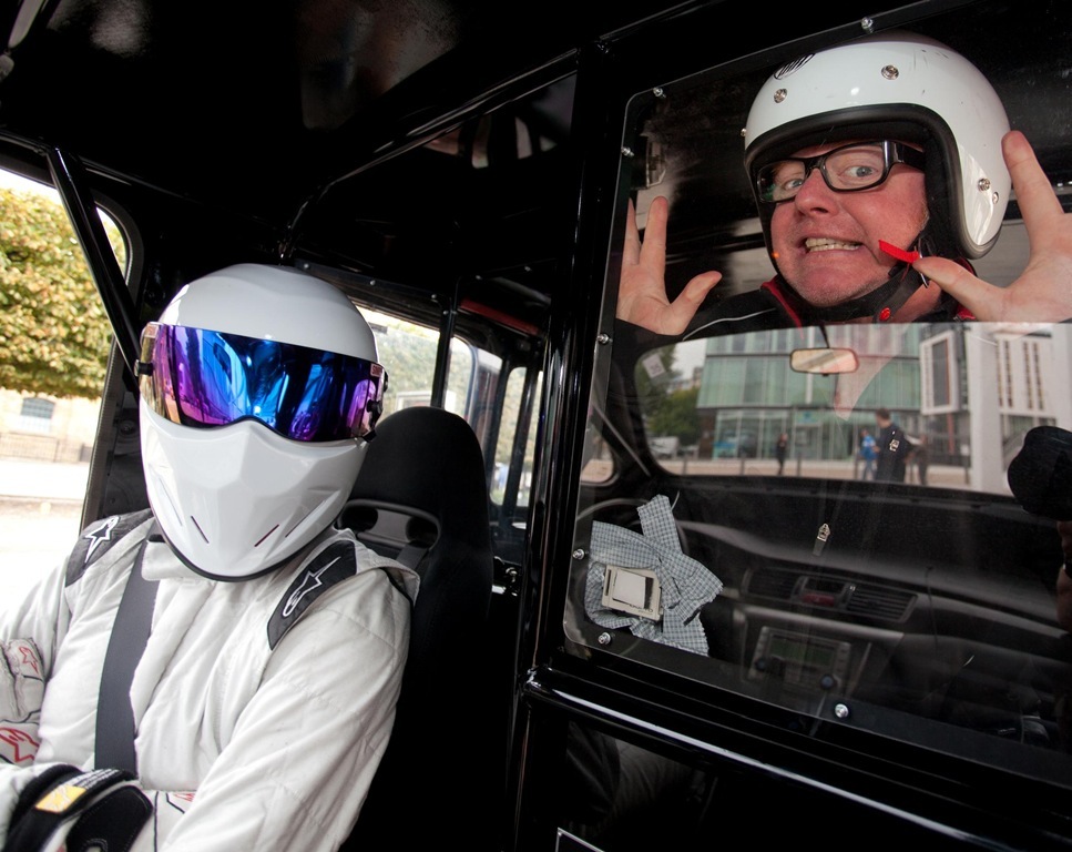 Berita, Top-Gear-Chris-Evans-and-stig: Chris Evans : Top Gear Baru Bakal Bahas Motor Juga