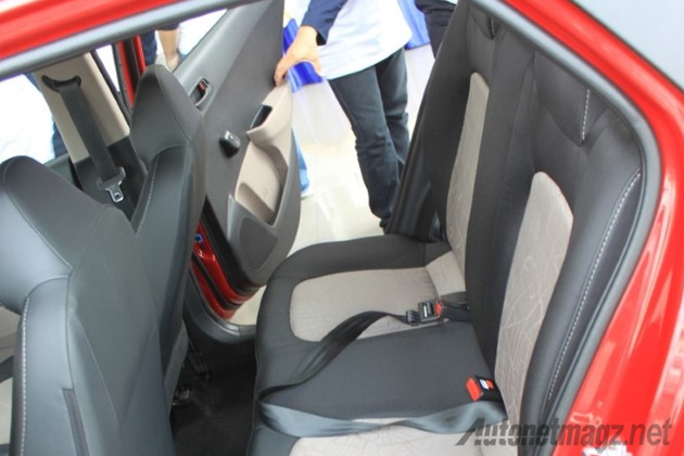 Berita, kabin-belakang-hyundai-grand-i10x: First Impression Review dan Test Drive Hyundai Grand i10X oleh AutonetMagz