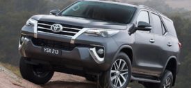 2016-Toyota-Fortuner-Thailand-Dashboard