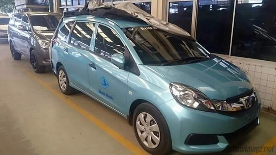 Berita, honda-mobilio-taksi: Honda Mobilio Taksi Jadi Armada Baru Blue Bird