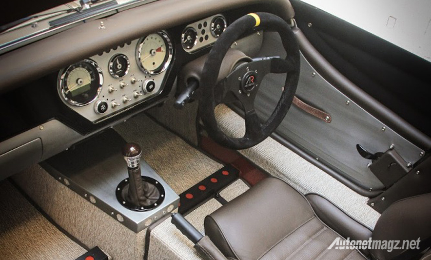 Berita, new Morgan-AR-Plus -4-interior: Morgan AR Plus 4 Dengan Mesin Cosworth 225 HP, Sportscar Berbentuk Klasik