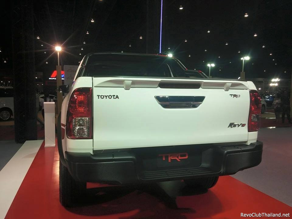 Berita, toyota-hliux-revo-trd: Toyota Hilux 2015 Sudah Dipermak oleh TRD Sports, Ini Hasilnya!