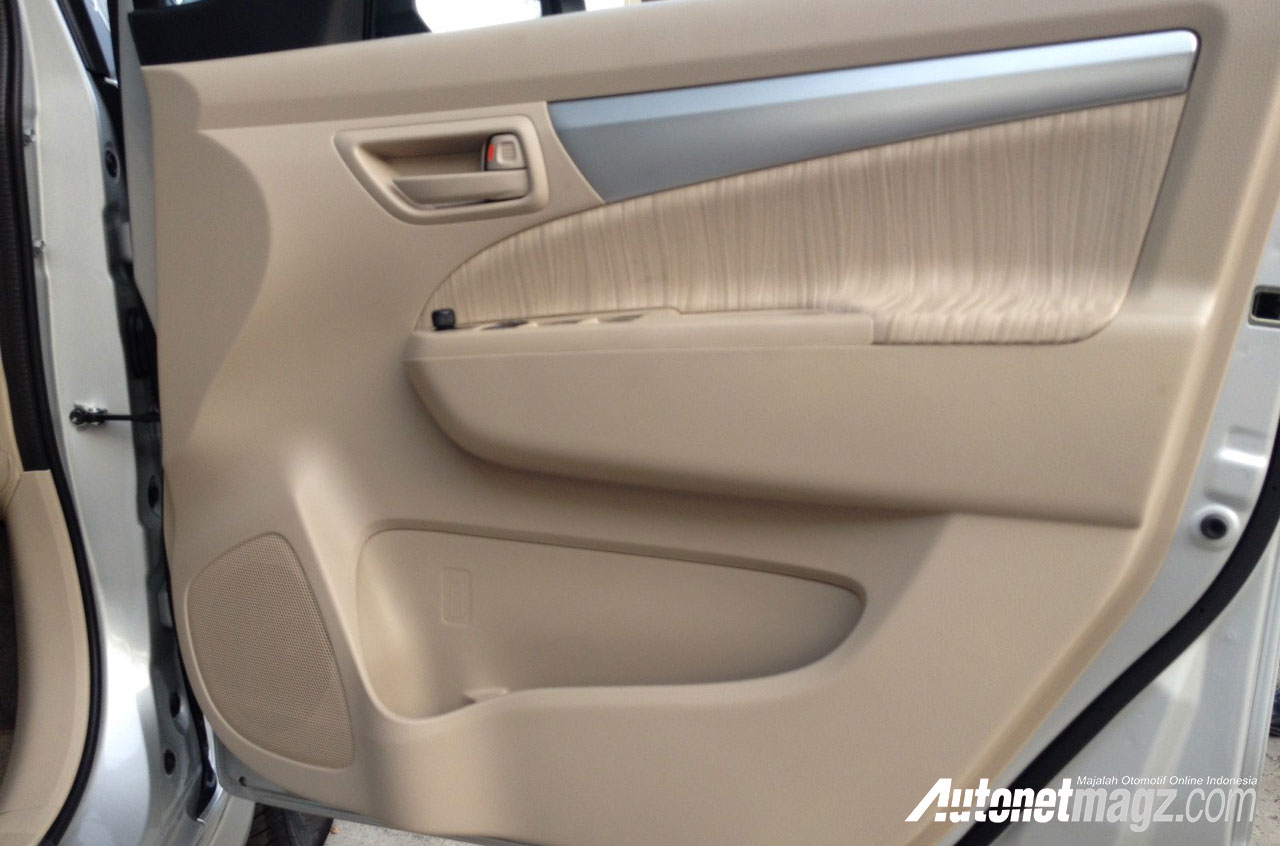 Berita, Door-Trim-New-Suzuki-Ertiga-Facelift-2015: First Impression Review Suzuki Ertiga Facelift 2015