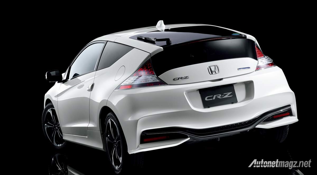 Berita, honda-cr-z-facelift-white-rear: Honda CR-Z Facelift Bawa Sejumlah Fitur Baru, Mesin Masih Sama Tanpa Ubahan