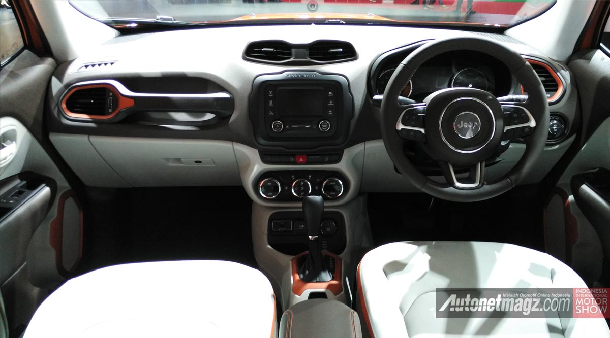 Berita, interior-jeep-renegade: Jeep Renegade, Small SUV Jeep Kini Resmi Dijual Garansindo di IIMS 2015
